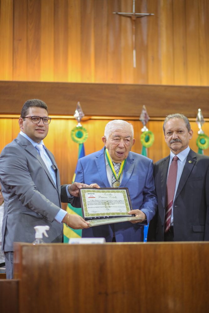 MEDALHA PETRONIO PORTELA DEP FEDERAL PAES LANDIM-20.JPG