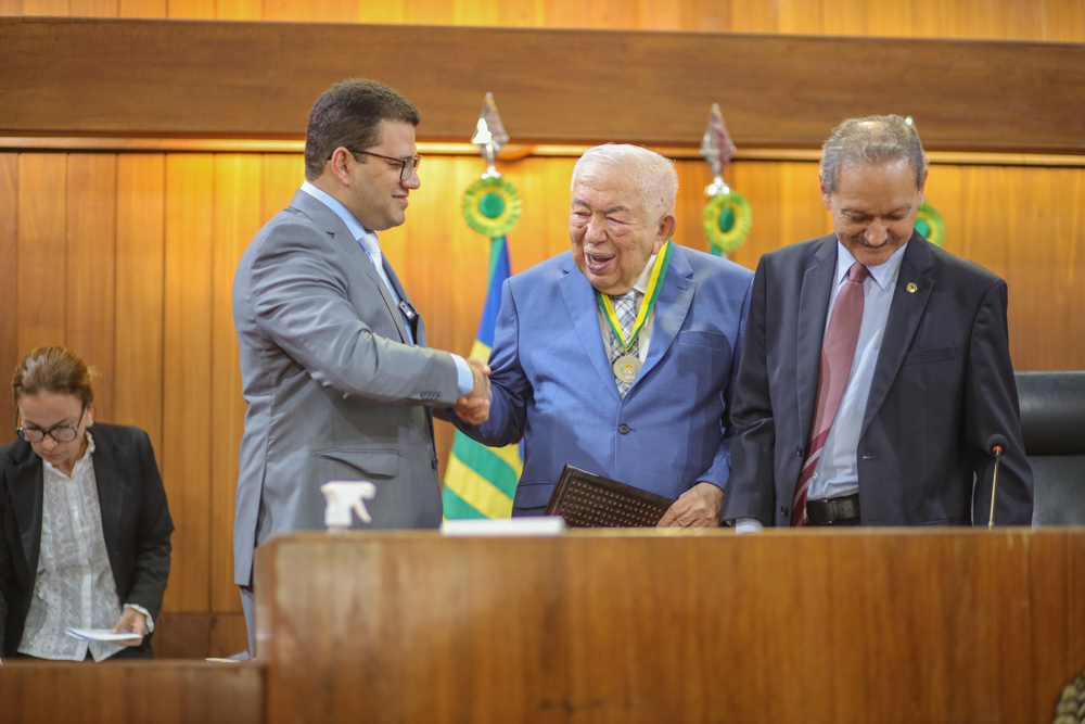 MEDALHA PETRONIO PORTELA DEP FEDERAL PAES LANDIM-22.JPG