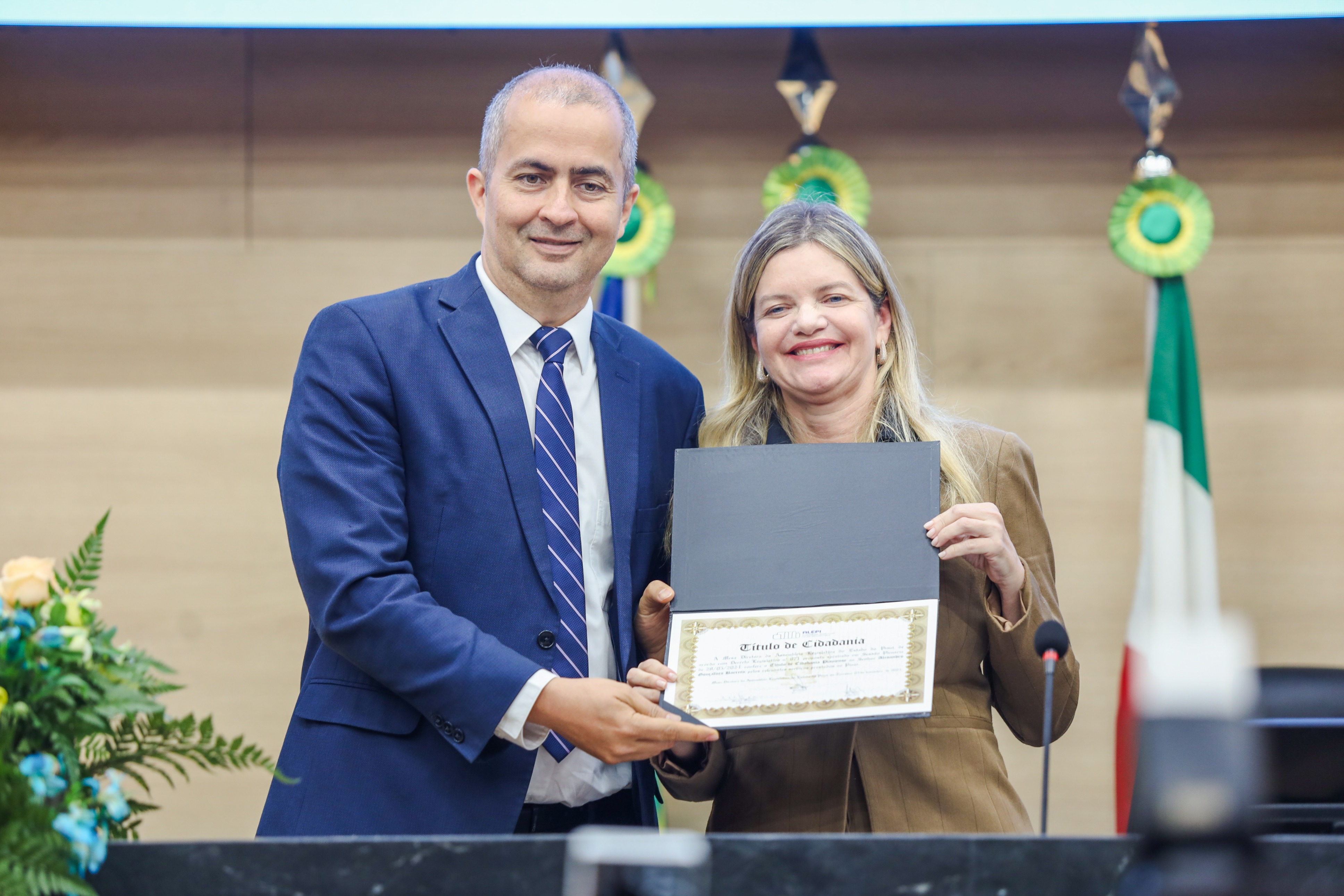 SESSÃO SOLENE DE ENTREGA DE TÍTULO DE CIDADANIA A DELEGADOS DA PCPI (11).jpeg