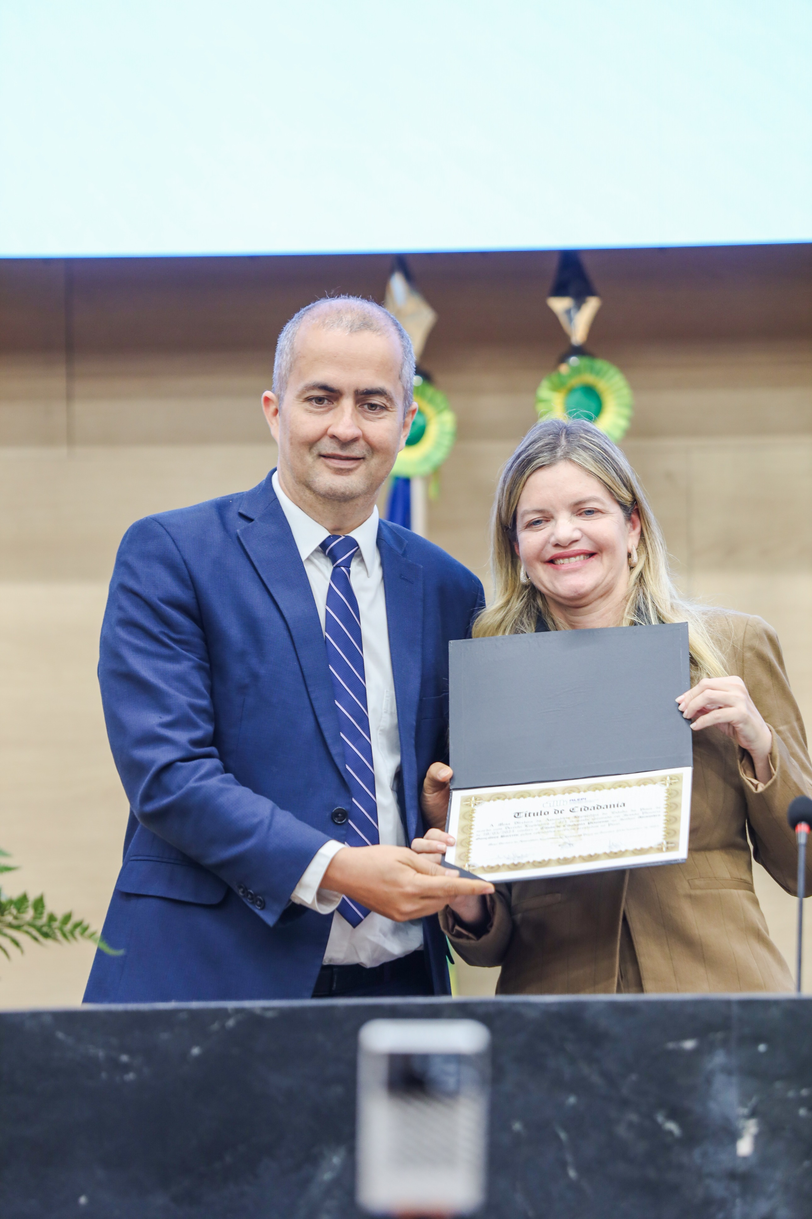 SESSÃO SOLENE DE ENTREGA DE TÍTULO DE CIDADANIA A DELEGADOS DA PCPI (12).jpeg