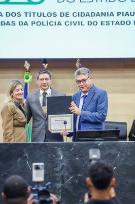 SESSÃO SOLENE DE ENTREGA DE TÍTULO DE CIDADANIA A DELEGADOS DA PCPI (29).jpeg