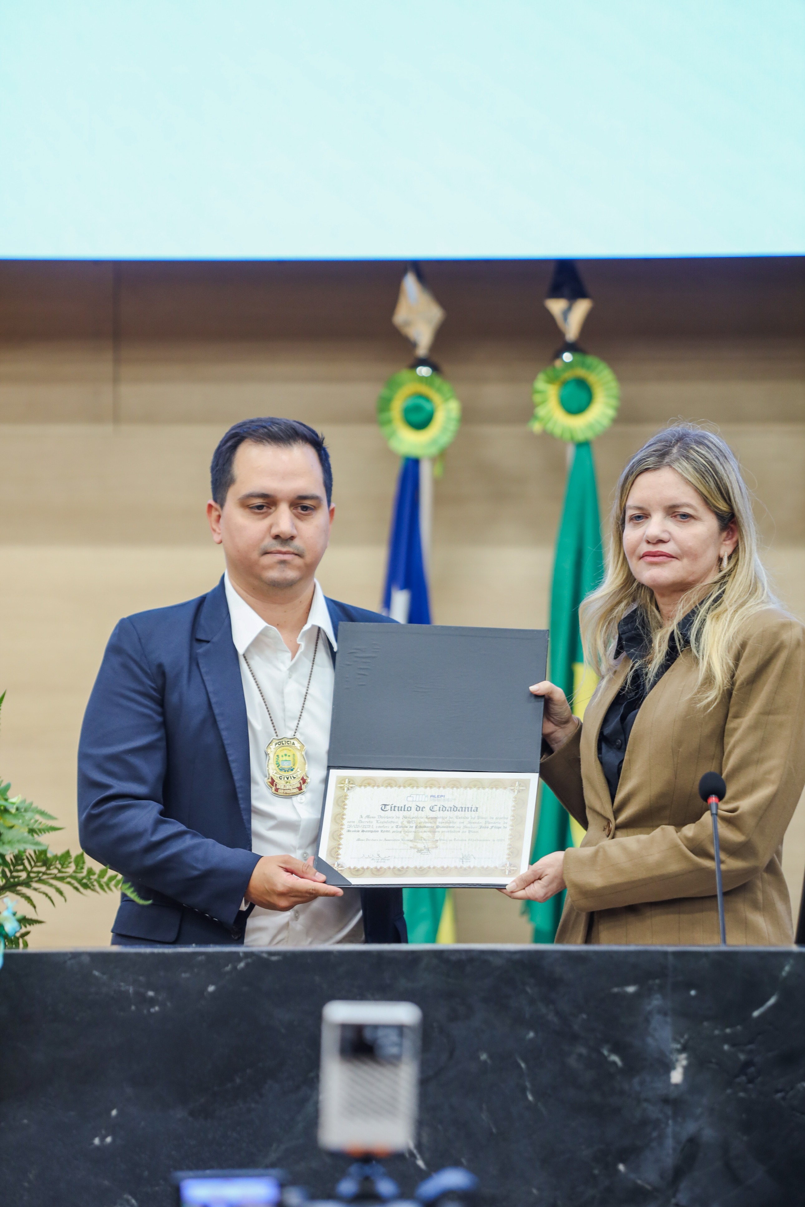 SESSÃO SOLENE DE ENTREGA DE TÍTULO DE CIDADANIA A DELEGADOS DA PCPI (33).jpeg