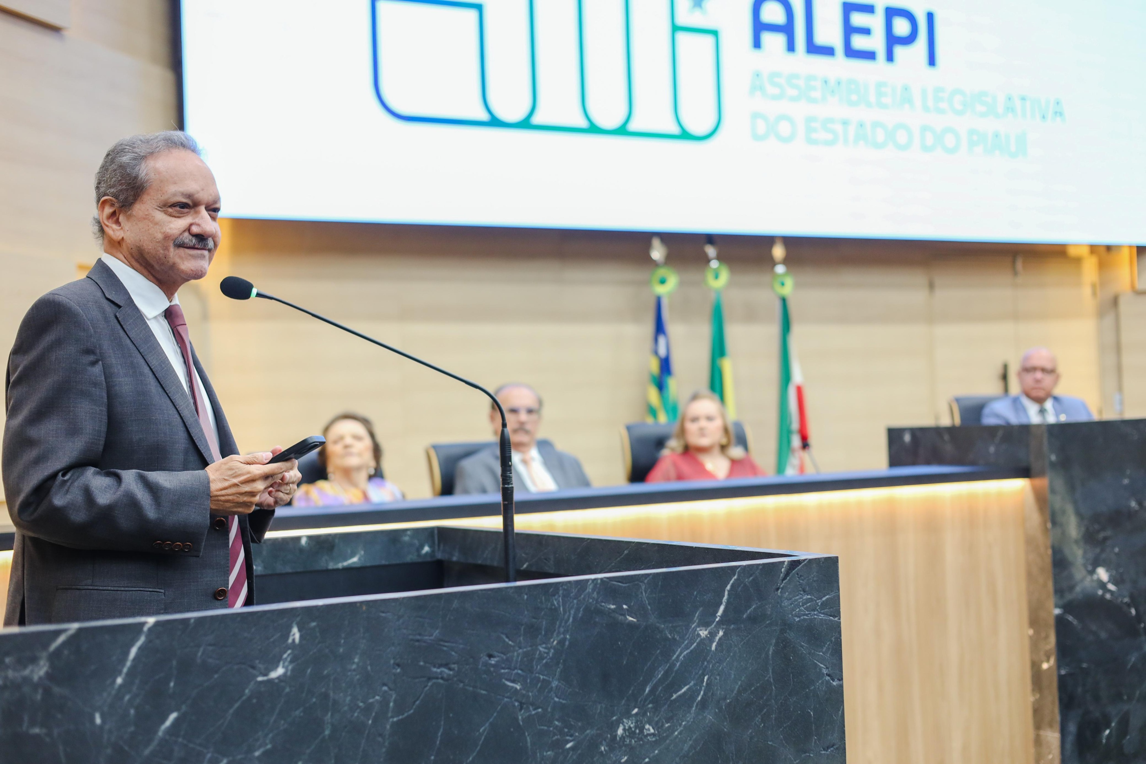 Sessão Solene em Homenagem ao centenário de nascimento do Deputado Waldemar de Castro Macedo.  (3).jpeg