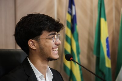 SESSÃO SOLENE CONCESSÃO DE MEDALHA DO MÉRITO LEGISLATIVO AO ESTUDANTE MANOEL JOSÉ NUNES NETO (10).jpg