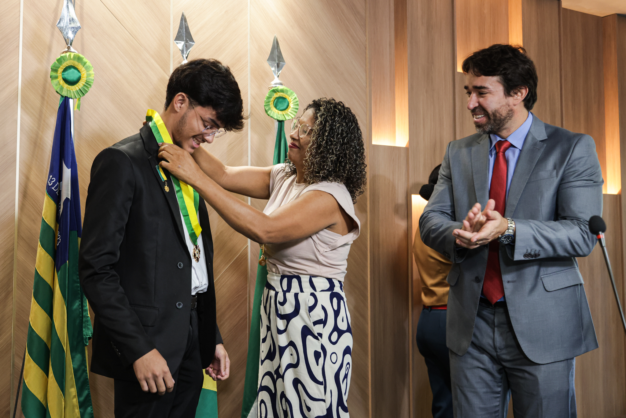 SESSÃO SOLENE CONCESSÃO DE MEDALHA DO MÉRITO LEGISLATIVO AO ESTUDANTE MANOEL JOSÉ NUNES NETO (15).jpg