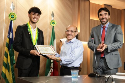 SESSÃO SOLENE CONCESSÃO DE MEDALHA DO MÉRITO LEGISLATIVO AO ESTUDANTE MANOEL JOSÉ NUNES NETO (16).jpg