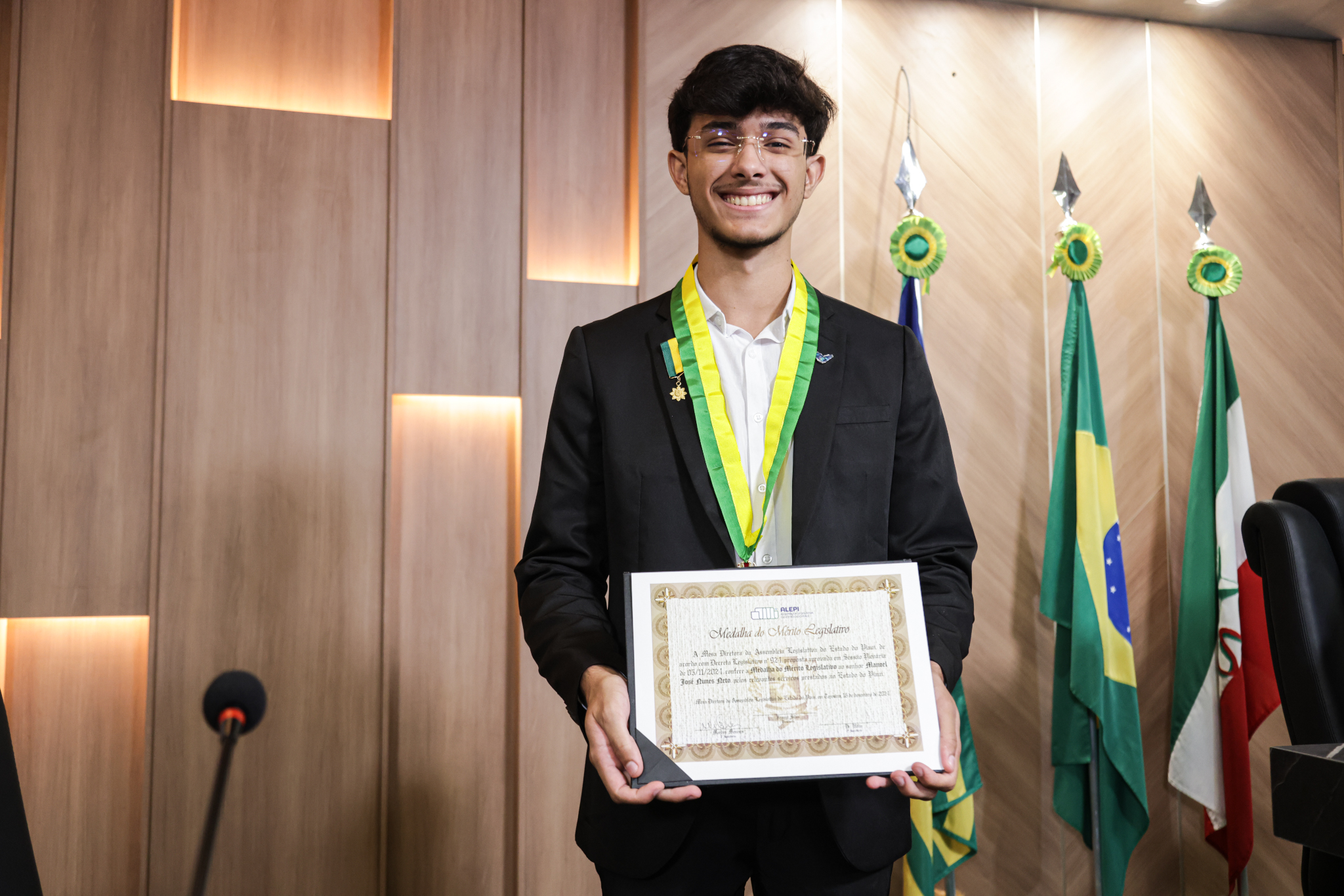 SESSÃO SOLENE CONCESSÃO DE MEDALHA DO MÉRITO LEGISLATIVO AO ESTUDANTE MANOEL JOSÉ NUNES NETO (18).jpg