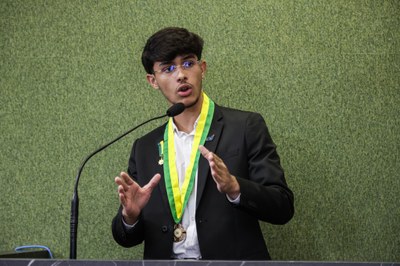 SESSÃO SOLENE CONCESSÃO DE MEDALHA DO MÉRITO LEGISLATIVO AO ESTUDANTE MANOEL JOSÉ NUNES NETO (19).jpg