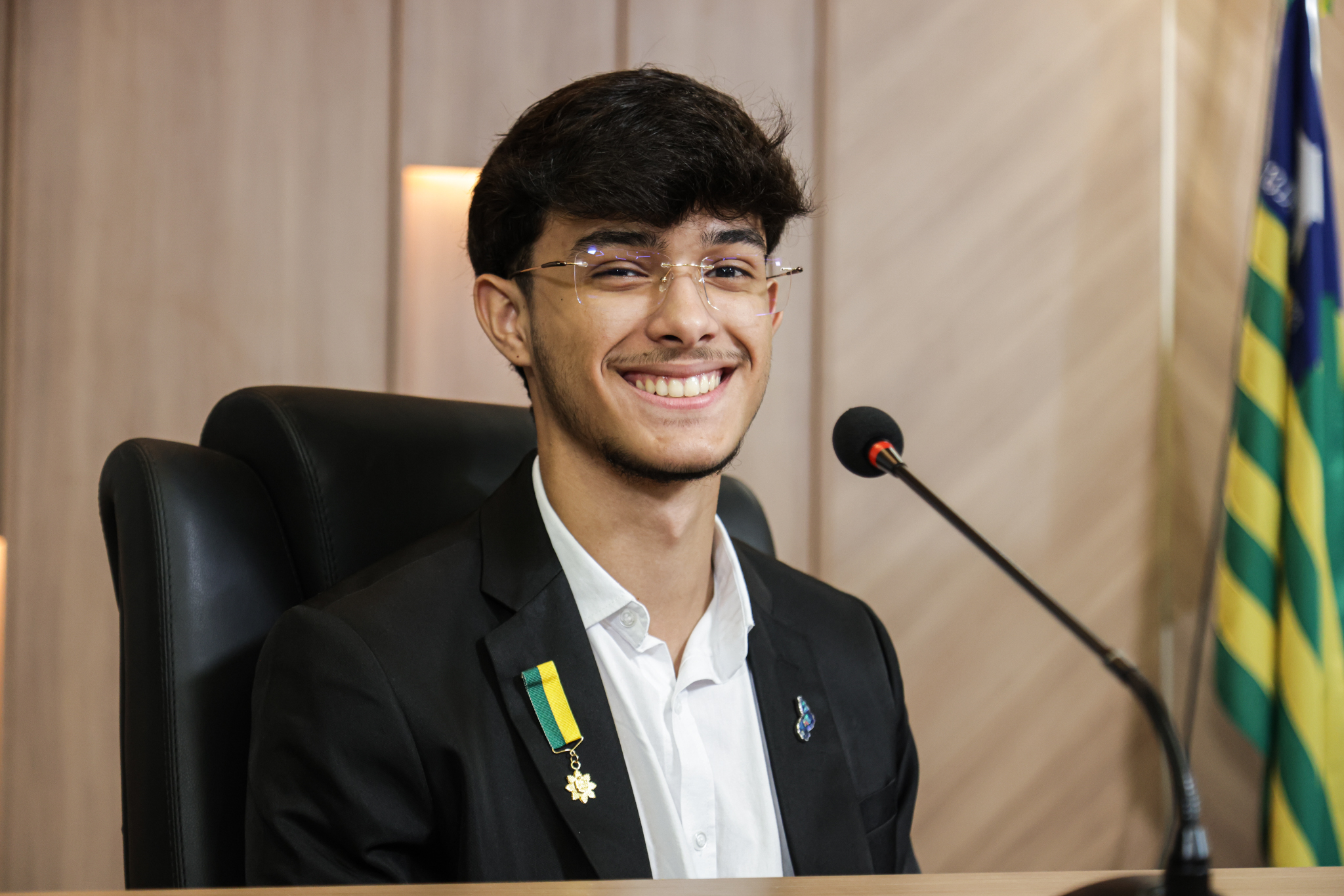 SESSÃO SOLENE CONCESSÃO DE MEDALHA DO MÉRITO LEGISLATIVO AO ESTUDANTE MANOEL JOSÉ NUNES NETO (2).jpg