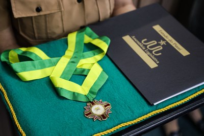 SESSÃO SOLENE CONCESSÃO DE MEDALHA DO MÉRITO LEGISLATIVO AO ESTUDANTE MANOEL JOSÉ NUNES NETO.jpg