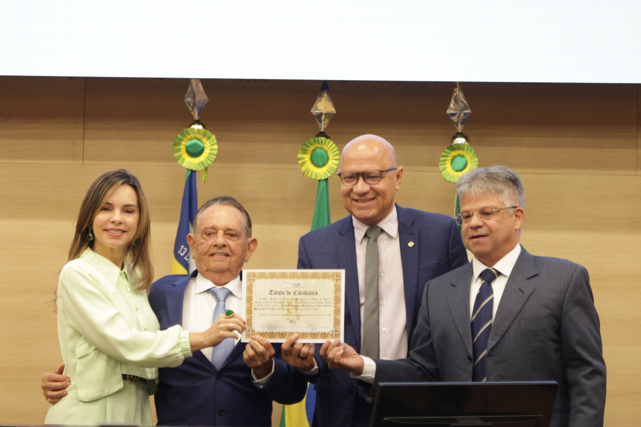 SESSÃO SOLENE ENTREGA DO TITULO DE CIDADANIA PIAUIENSE AO MEDICO FRANCISCO WAGNER PIRES COELHO (22).jpg