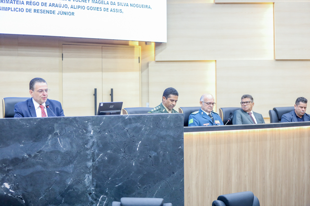 Entrega da Concessão da Medalha do Mérito Legislativo a José Arimatéia Rêgo de Araújo, Tenente- Coronel Alípio Gomes de Assis, Tadeu Simplício de Resende Júnior, Tales Gabriel Carvalho Res (20).JPG