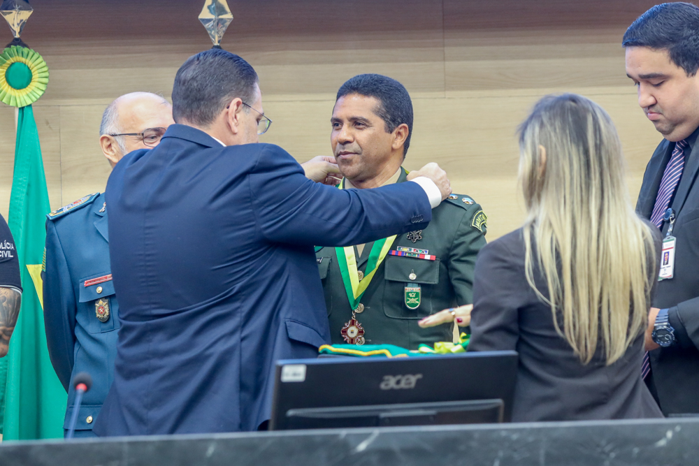 Entrega da Concessão da Medalha do Mérito Legislativo a José Arimatéia Rêgo de Araújo, Tenente- Coronel Alípio Gomes de Assis, Tadeu Simplício de Resende Júnior, Tales Gabriel Carvalho Res (30).JPG