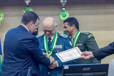 Entrega da Concessão da Medalha do Mérito Legislativo a José Arimatéia Rêgo de Araújo, Tenente- Coronel Alípio Gomes de Assis, Tadeu Simplício de Resende Júnior, Tales Gabriel Carvalho Res (32).JPG