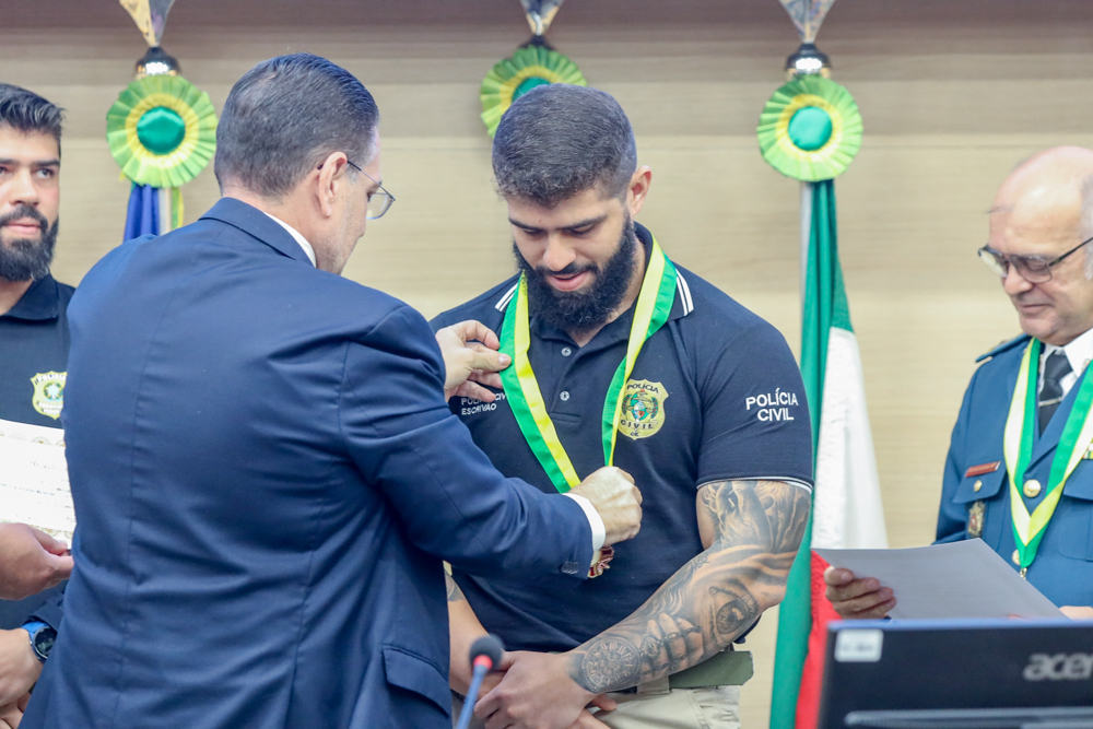 Entrega da Concessão da Medalha do Mérito Legislativo a José Arimatéia Rêgo de Araújo, Tenente- Coronel Alípio Gomes de Assis, Tadeu Simplício de Resende Júnior, Tales Gabriel Carvalho Res (34).JPG