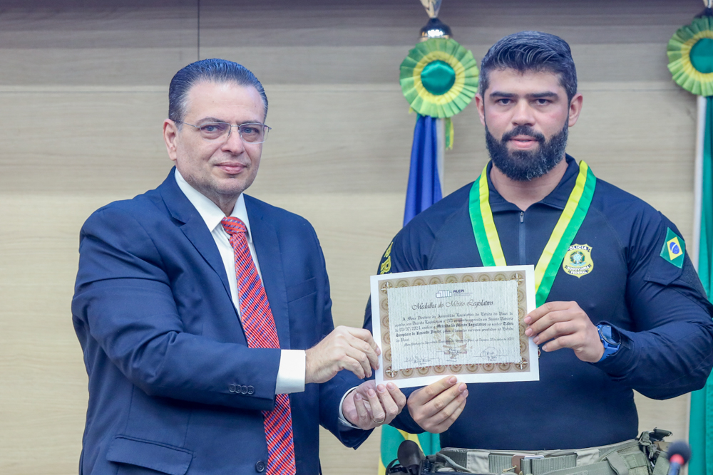 Entrega da Concessão da Medalha do Mérito Legislativo a José Arimatéia Rêgo de Araújo, Tenente- Coronel Alípio Gomes de Assis, Tadeu Simplício de Resende Júnior, Tales Gabriel Carvalho Res (36).JPG