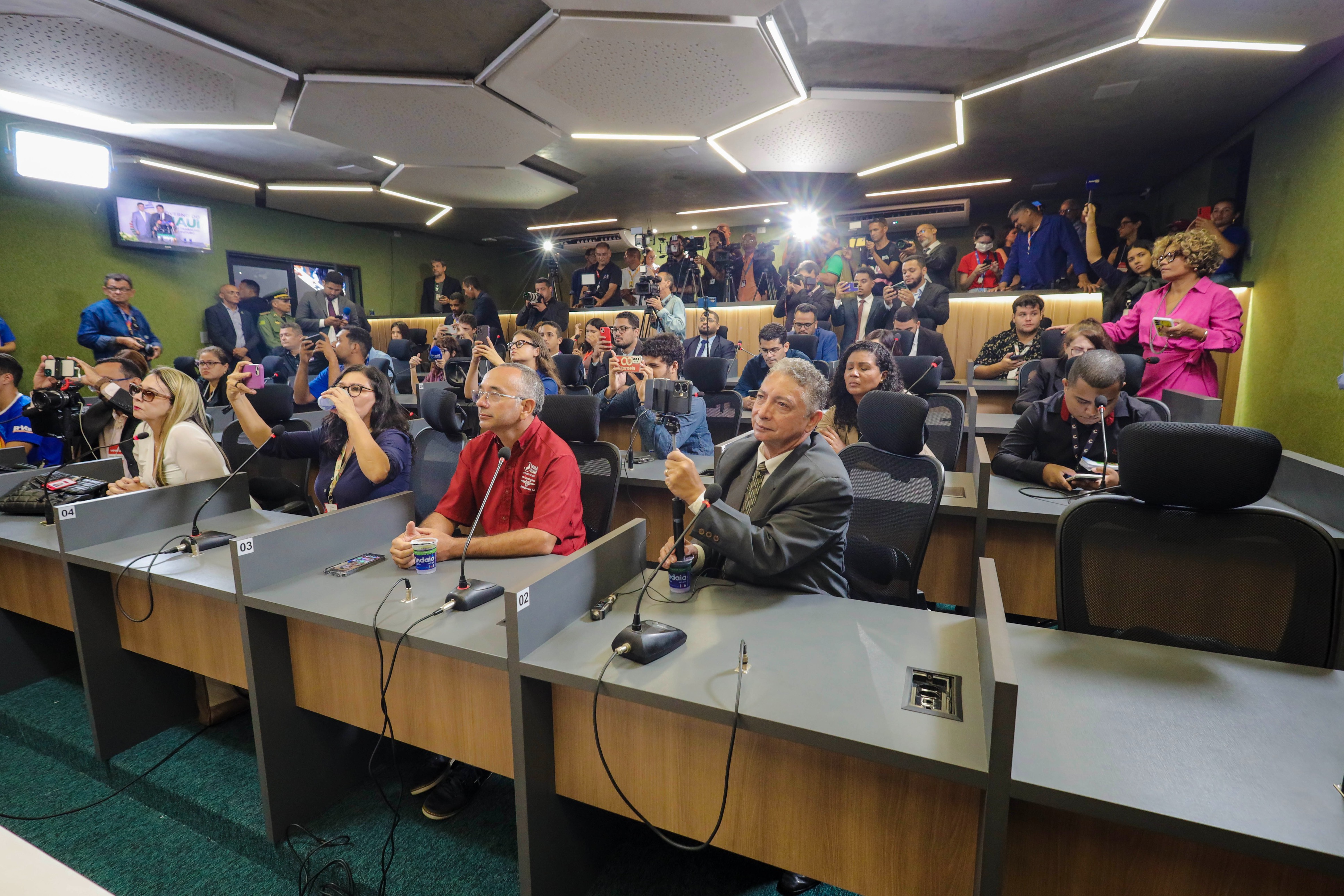 COLETIVA COM A IMPRENSA DO GOVERNADOR E DO PRESIDENTE DA ALEPI-4.jpg