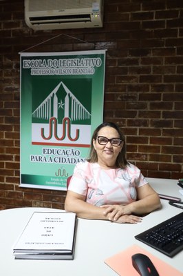 DIRETORA ESCOLA DO LEGISLATIVO GILDETE (3).JPG