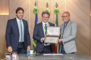 Alepi entrega Medalha do Mérito ao médico Aurus Dourado Meneses