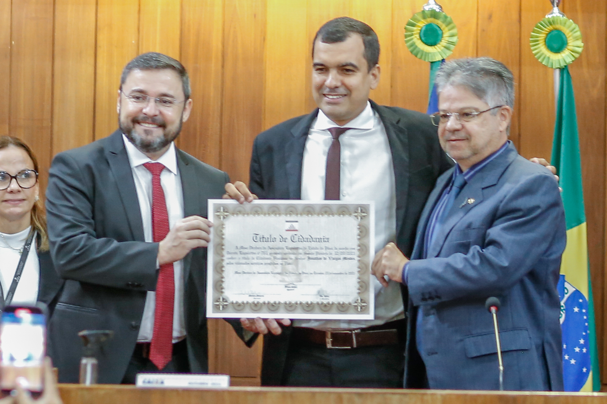 Alepi  entrega  título de cidadão piauiense ao capixaba  Jonathas de Vargas Mendes