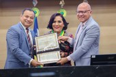 Alepi homenageia Tetê Lira com a Medalha do Mérito Legislativo