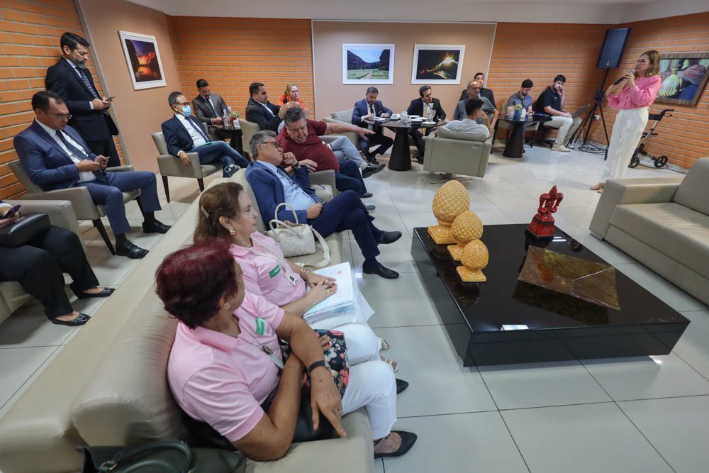 Alepi recebe a Rede Feminina de Combate ao Câncer