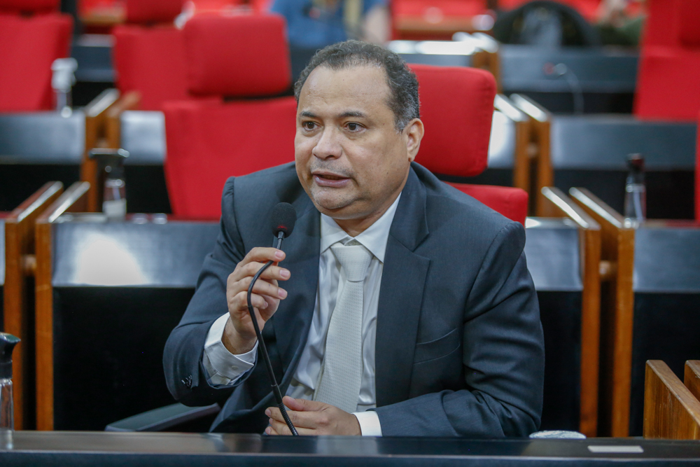 Aprovado voto de pesar pelo falecimento do professor Adrião Portela Neto