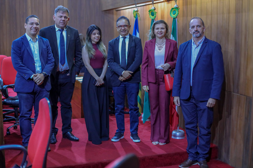 Sessão solene discute política estadual de proteção dos animais de rua