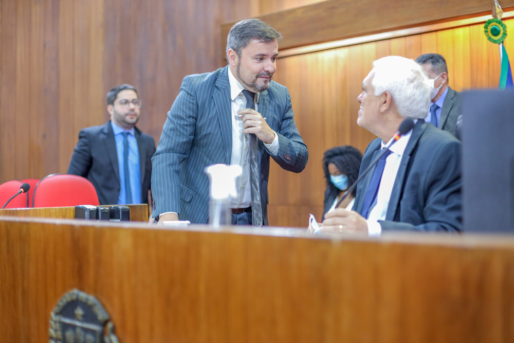 Deputados propõem urgência para votação de mensagens do Executivo