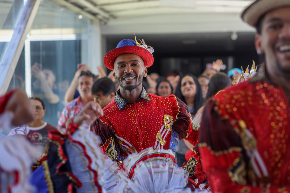 Desfile Junino marca abertura da programação junina na Alepi