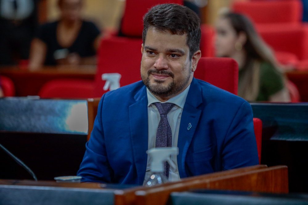 Dogim Félix fala em trabalho no primeiro discurso feito na tribuna da Alepi   