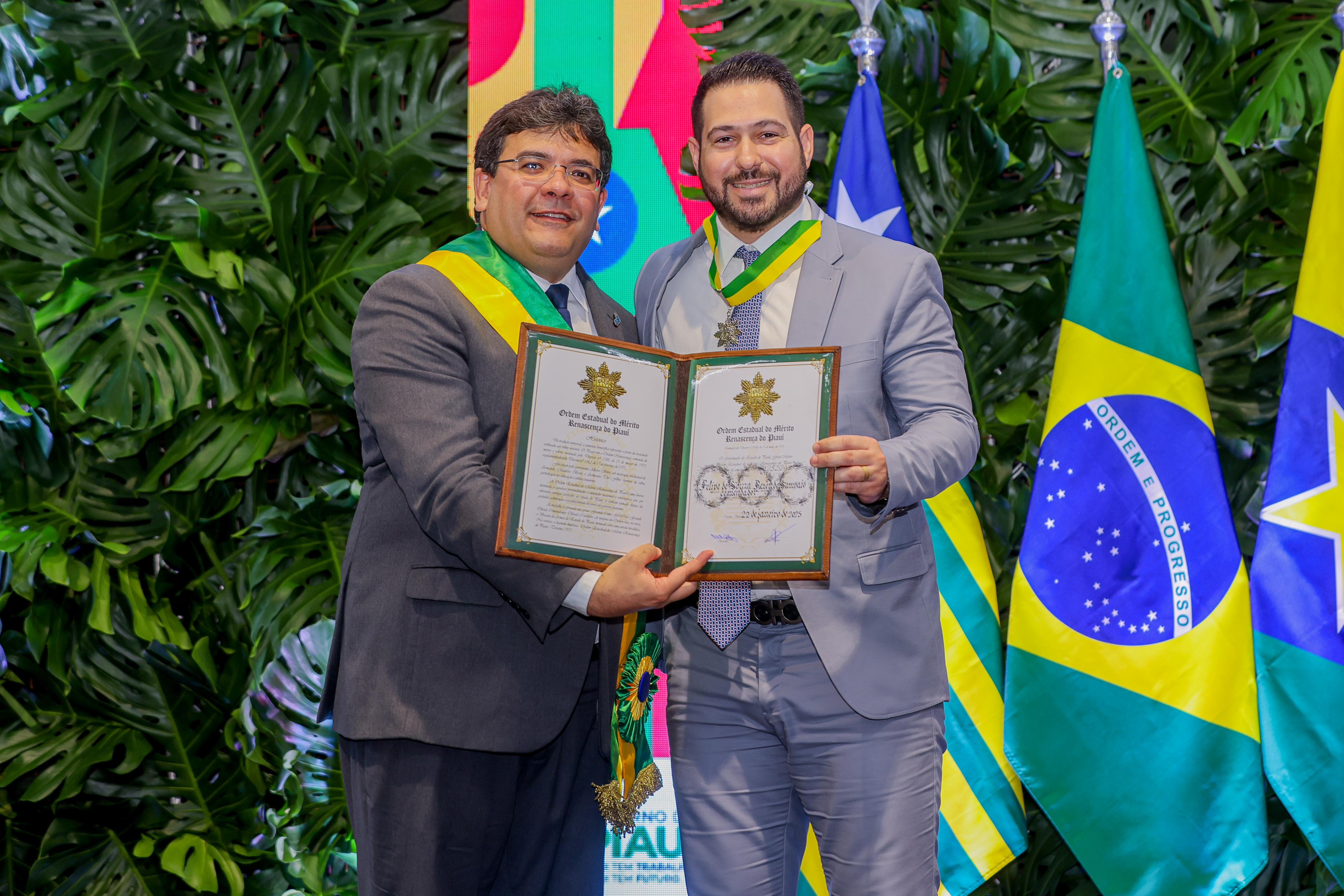 Dr. Felipe Sampaio recebe Medalha do Mérito Renascença