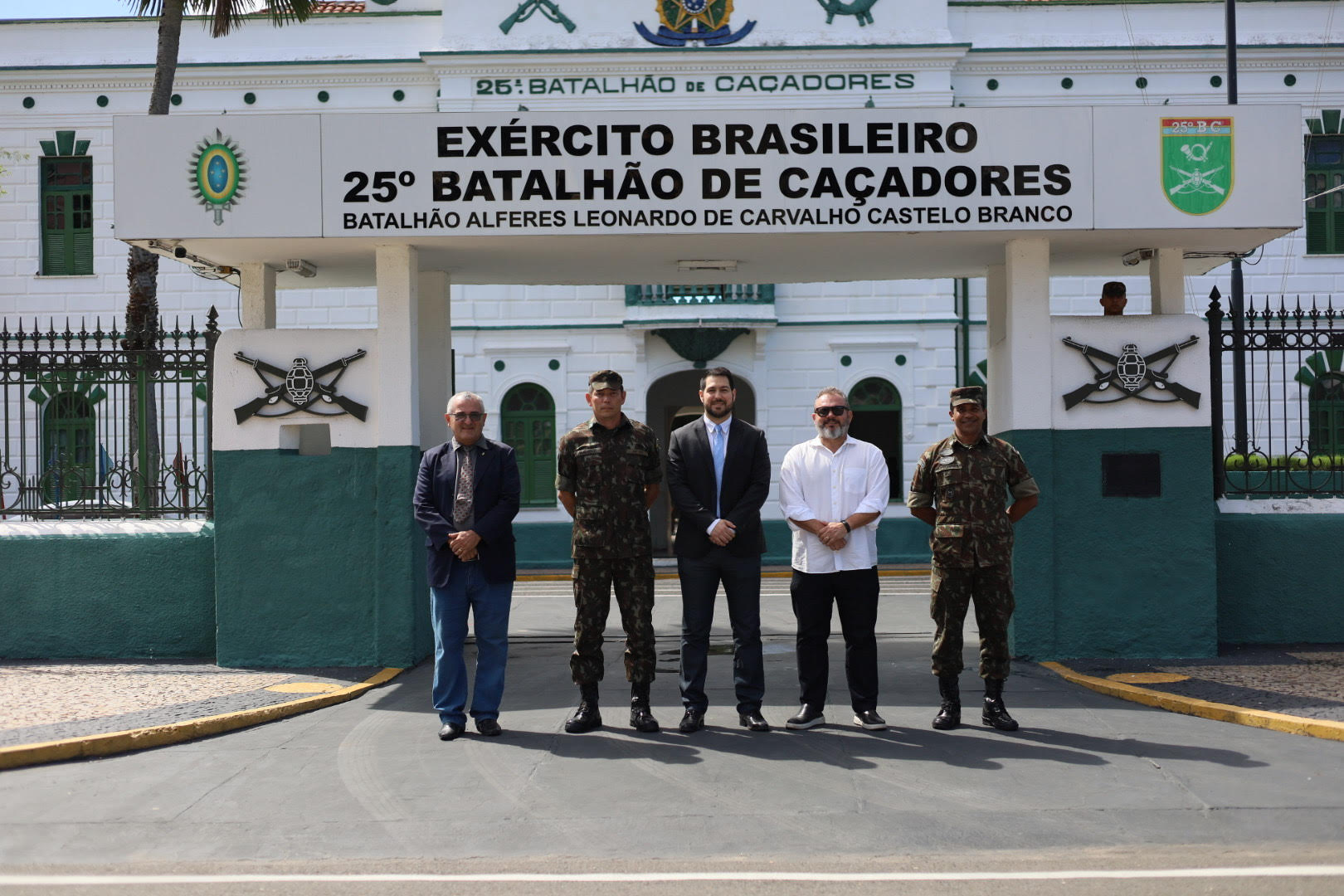 Dr. Felipe Sampaio visita o 25º BC