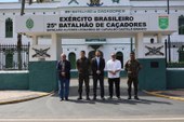 Dr. Felipe Sampaio visita o 25º BC