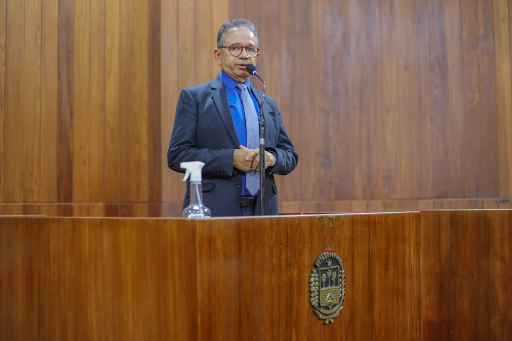 Dr. Hélio denuncia condições das estradas para Parnaíba