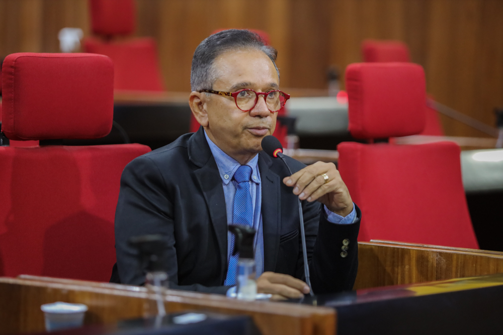 Dr. Hélio destaca construção de ciclovia em Parnaíba