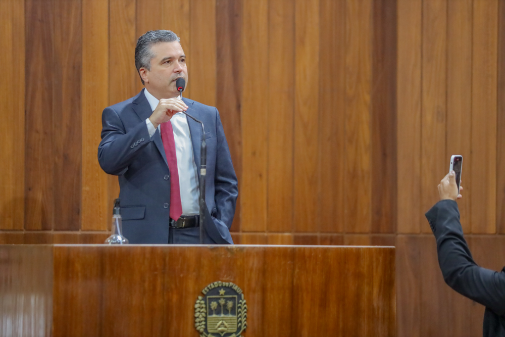 Dr. Vinicius cobra melhoria na qualidade de distribuição da energia do estado