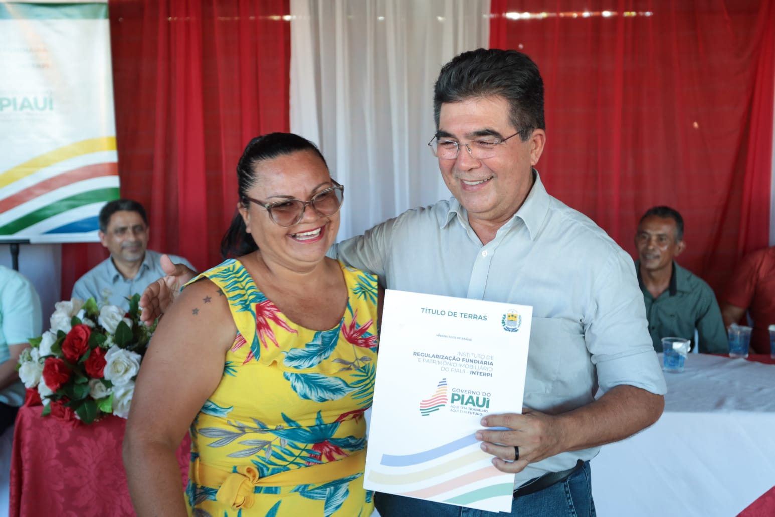 Francisco Limma participa de entrega de títulos de terra em União