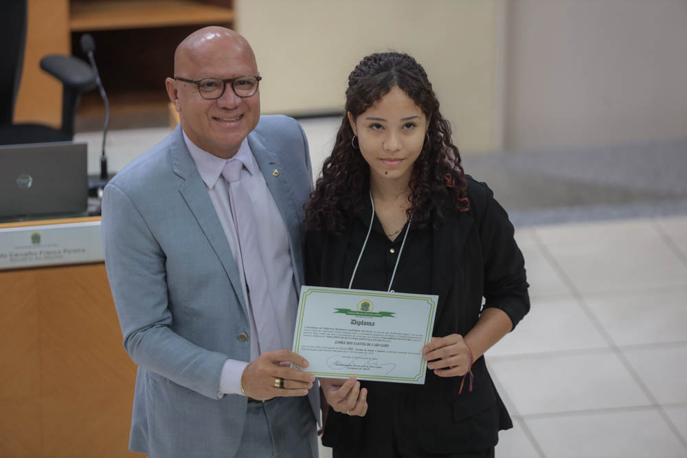 Franzé diploma deputados e destaca bancada feminina do Parlamento do Futuro