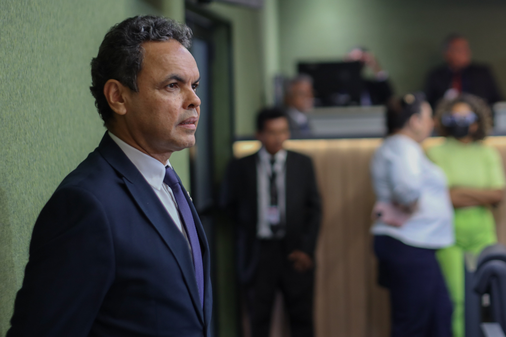 Gil Carlos convida deputados para debate  sobre litígio do Piauí e Ceará