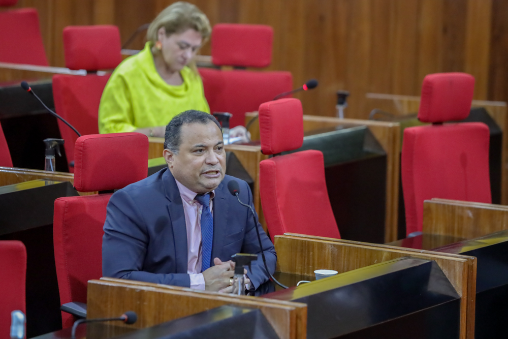 Governo do Piauí veta projeto que previa inclusão de nome de deputado em placas de inauguração