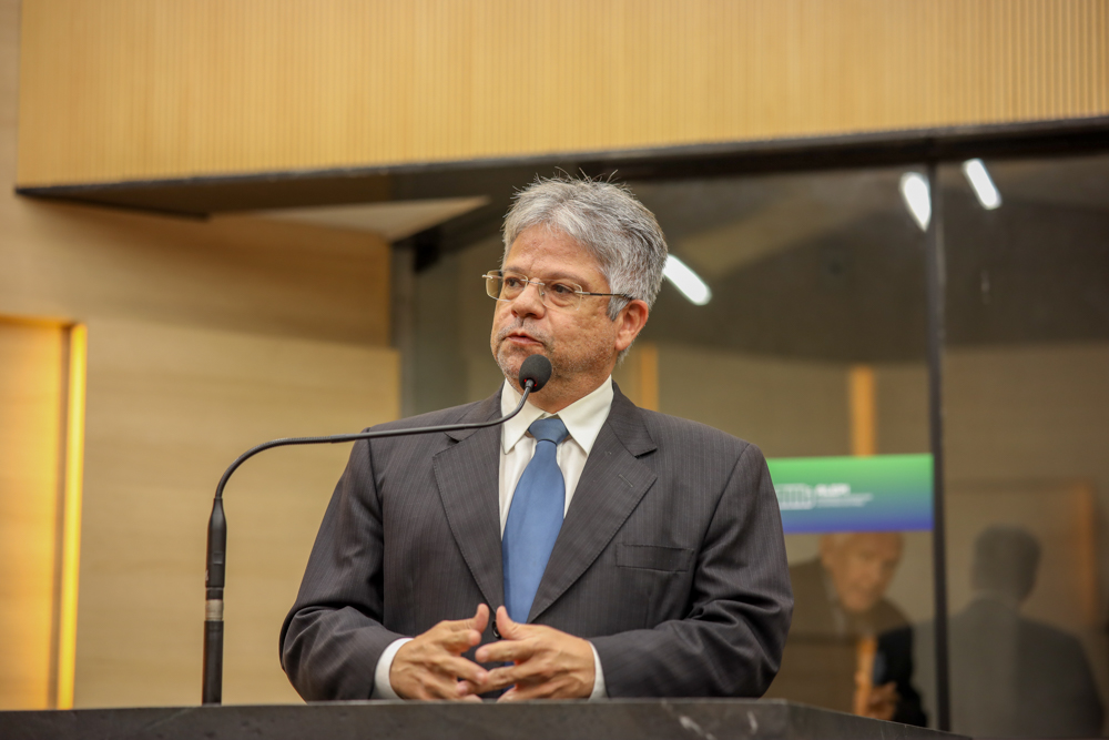 Gustavo Neiva denuncia secretarias por obra em Porto Alegre do Piauí