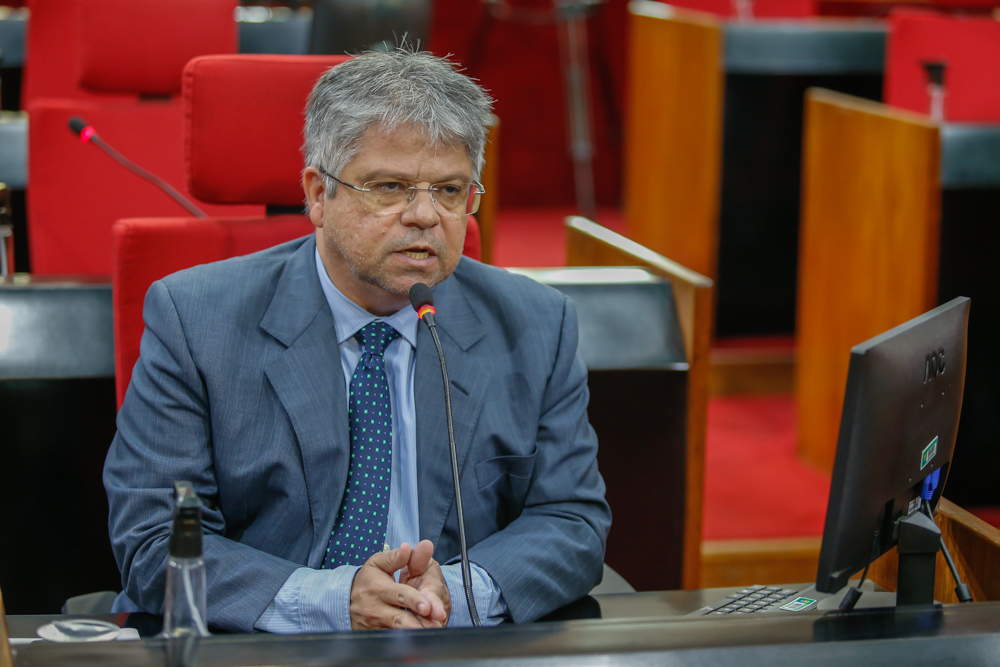 Gustavo Neiva propõe que bancada federal negocie a greve dos professores