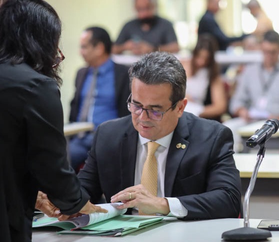 Henrique Pires parabeniza Wellington Dias pela redução da fome no Brasil