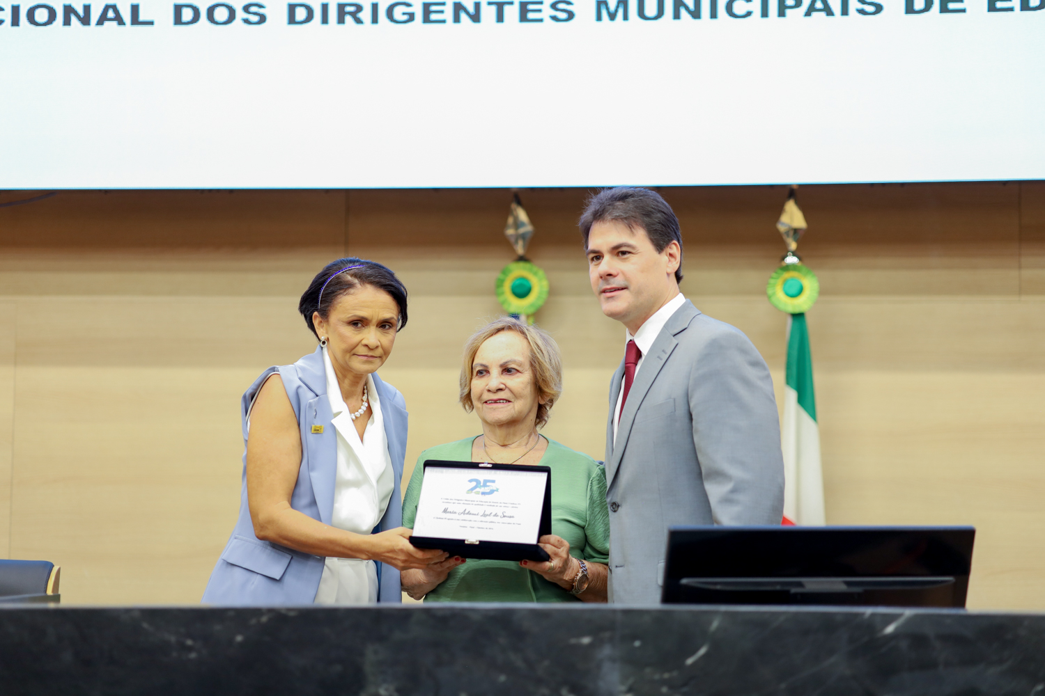 Luta pela qualidade da Educação e evolução são destacadas em homenagem a Undime