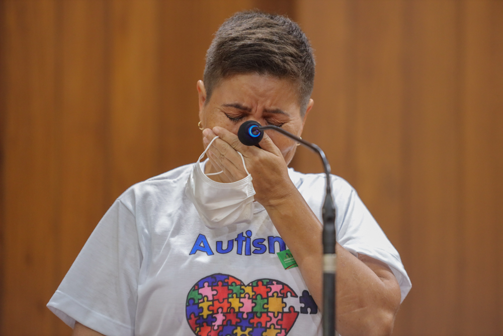 Mães de autistas cobram retomada de convênios com prefeitura