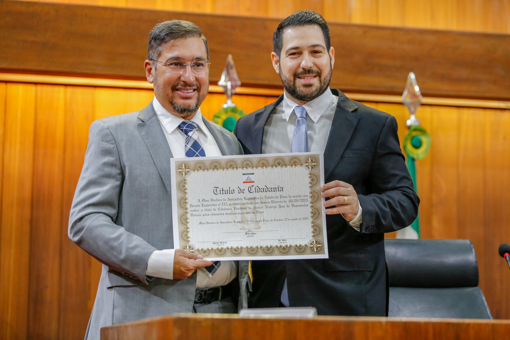 Oncologista Rodrigo José recebe título de cidadão piauiense na Alepi   