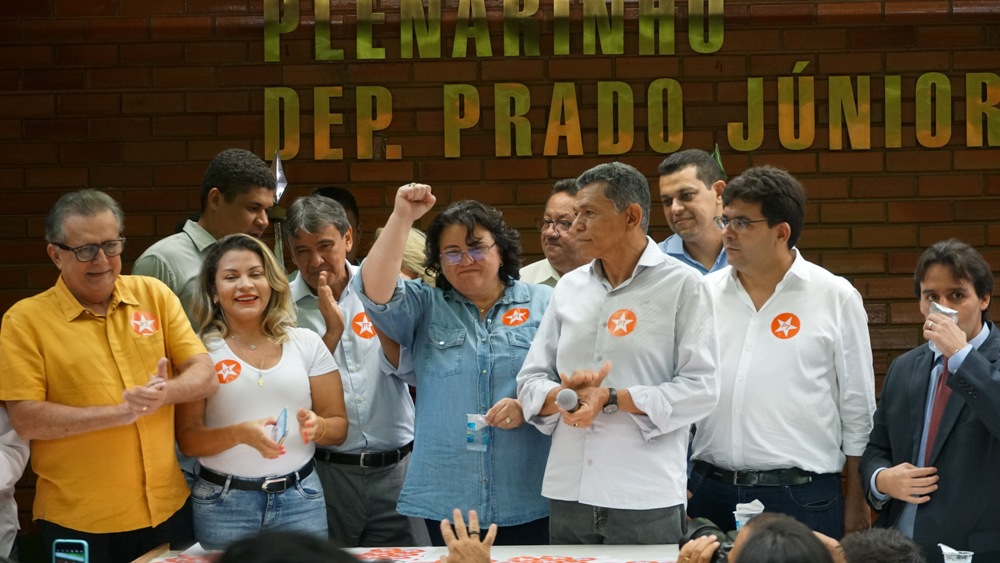 Prefeita de Piripiri Jove Oliveira se filia ao PT em evento no Plenarinho 