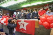 Prefeitos acompanham deputados e se filiam ao PT em evento na Alepi