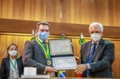 Presidente da Sociedade Brasileira de Neurocirurgia recebe homenagem no Piauí